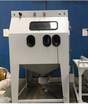 無錫迪砂非標(biāo)定制三工位推車轉(zhuǎn)盤加壓式噴砂機(jī)！省時省力!操作簡單